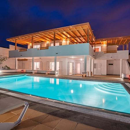 Villa Dedalos - A Luxury Large Villa With A Heated Pool In Пуэрто-Калеро Экстерьер фото