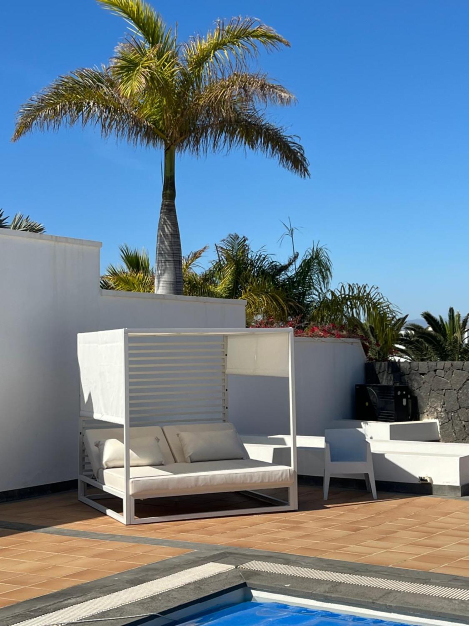 Villa Dedalos - A Luxury Large Villa With A Heated Pool In Пуэрто-Калеро Экстерьер фото