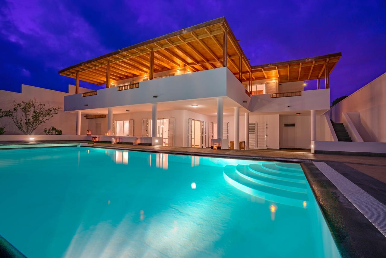 Villa Dedalos - A Luxury Large Villa With A Heated Pool In Пуэрто-Калеро Экстерьер фото