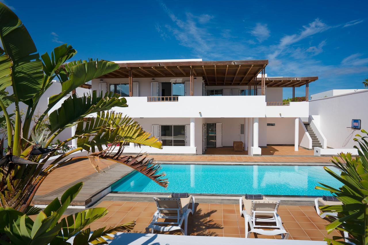 Villa Dedalos - A Luxury Large Villa With A Heated Pool In Пуэрто-Калеро Экстерьер фото
